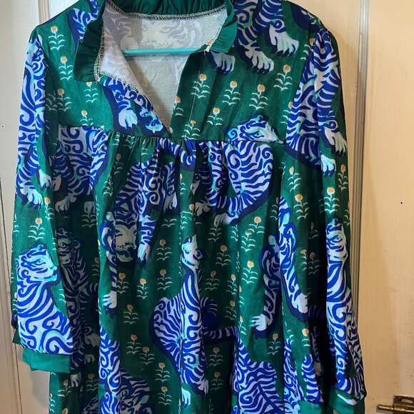 Womens' Blue and Green Blouse in with Tiger Motif Size L - Picture 1 of 5